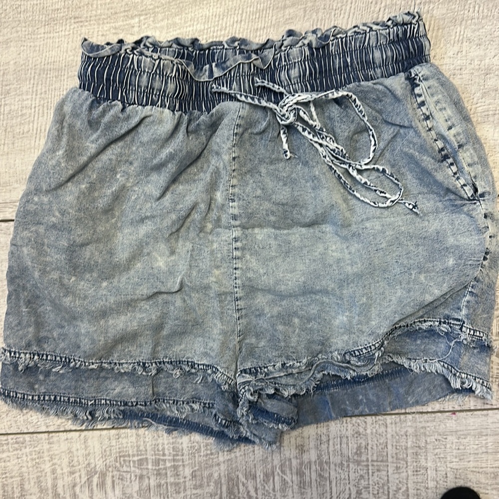 Doe & Rae Frayed Denim Short - Picture 4 of 7